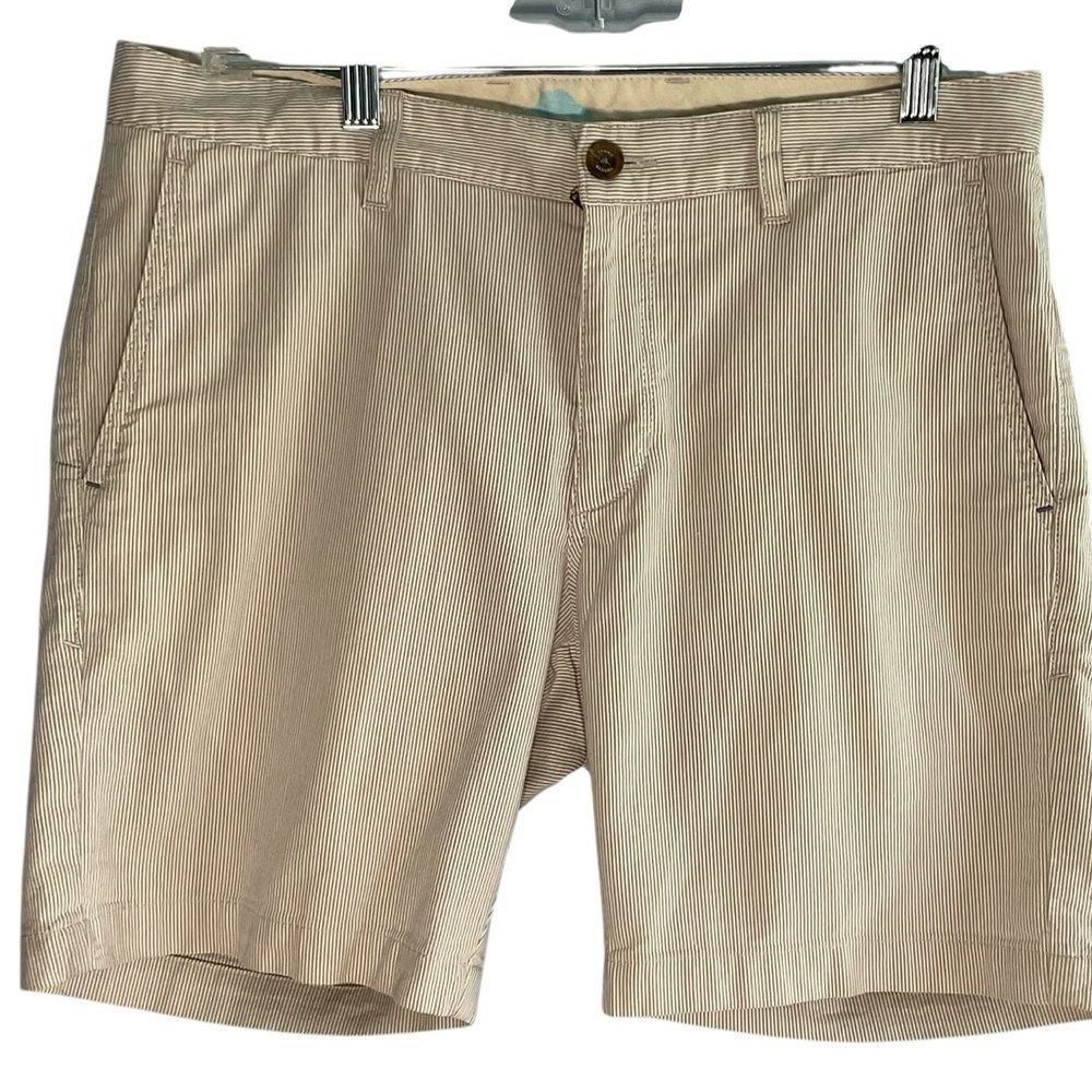 Tommy Bahama Men's Tan and White Striped Seersucker Cotton Shorts Size 32